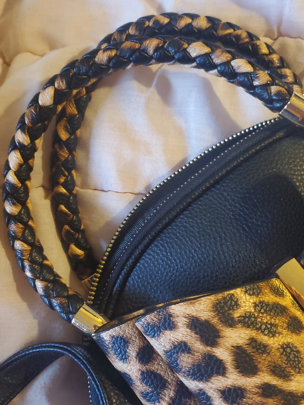Crossi Crossbody Bag Leopard Bow - Picture 5 of 13